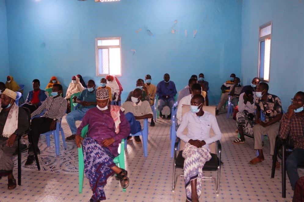 Community members in Diinsoor